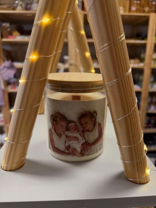 ✨ Sójová svíčka s vlastní fotografií ✨ Hledáte dárek, který doopravdy zahřeje u srdce? Naše voňavá sójová svíčka s vaší...